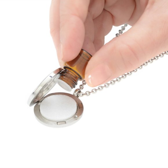 Heart of Vines Stainless Steel Essential Oil Necklace Hypoallergenic - Picture 4 of 8